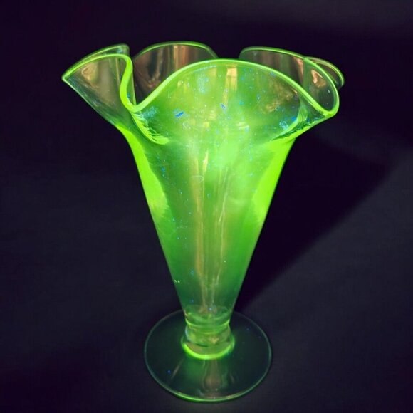 Blenko Hand Blown Clear Tall Art Glass Vase Ruffled Top Manganese 365nm Green UV - Picture 1 of 13